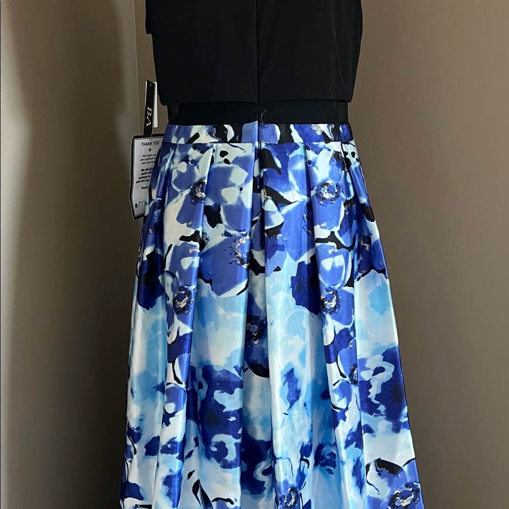 Betsy and Adam Solid and Blue Floral Print Illusion Full Length Gown Size 10 - Picture 10 of 11